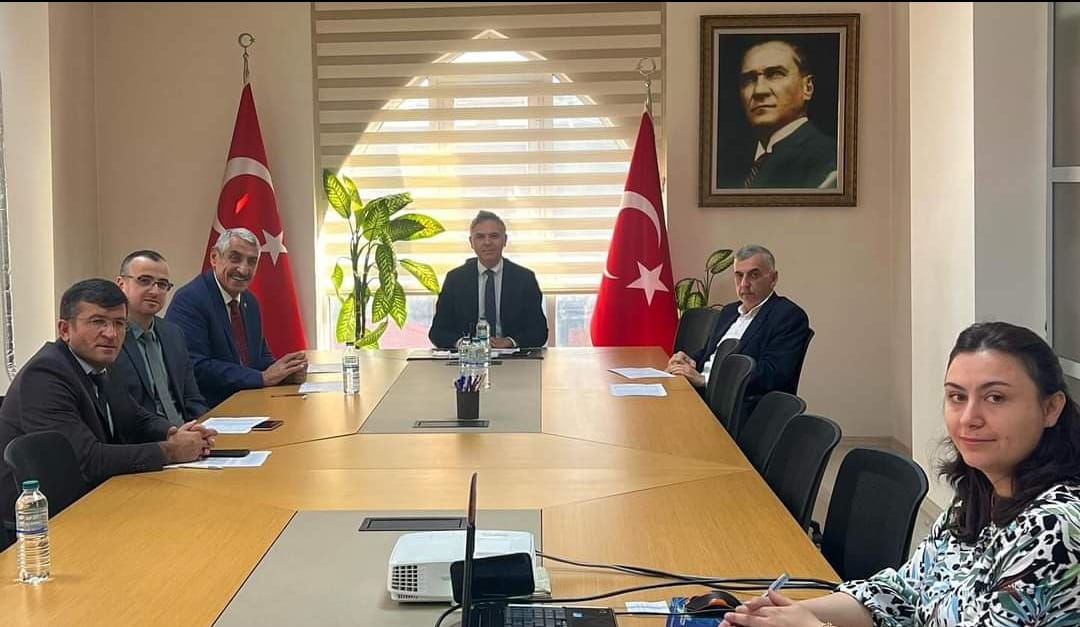  Sayın Kaymakamımız Mustafa AKIN Başkanlığında Pazar Eğitim Vakfı Toplantısı Gerçekleştirildi.